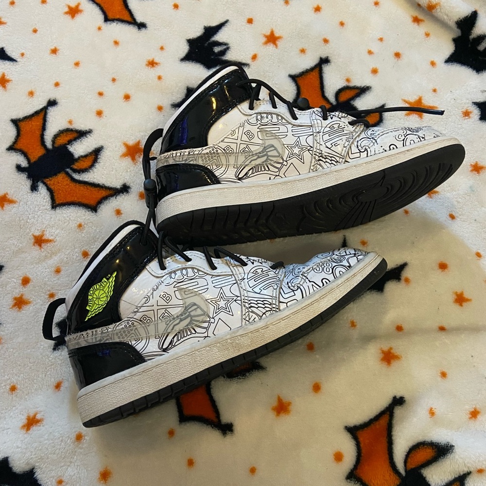 AIR JORDAN 1 MID SE GS “DIY” Kids size 1